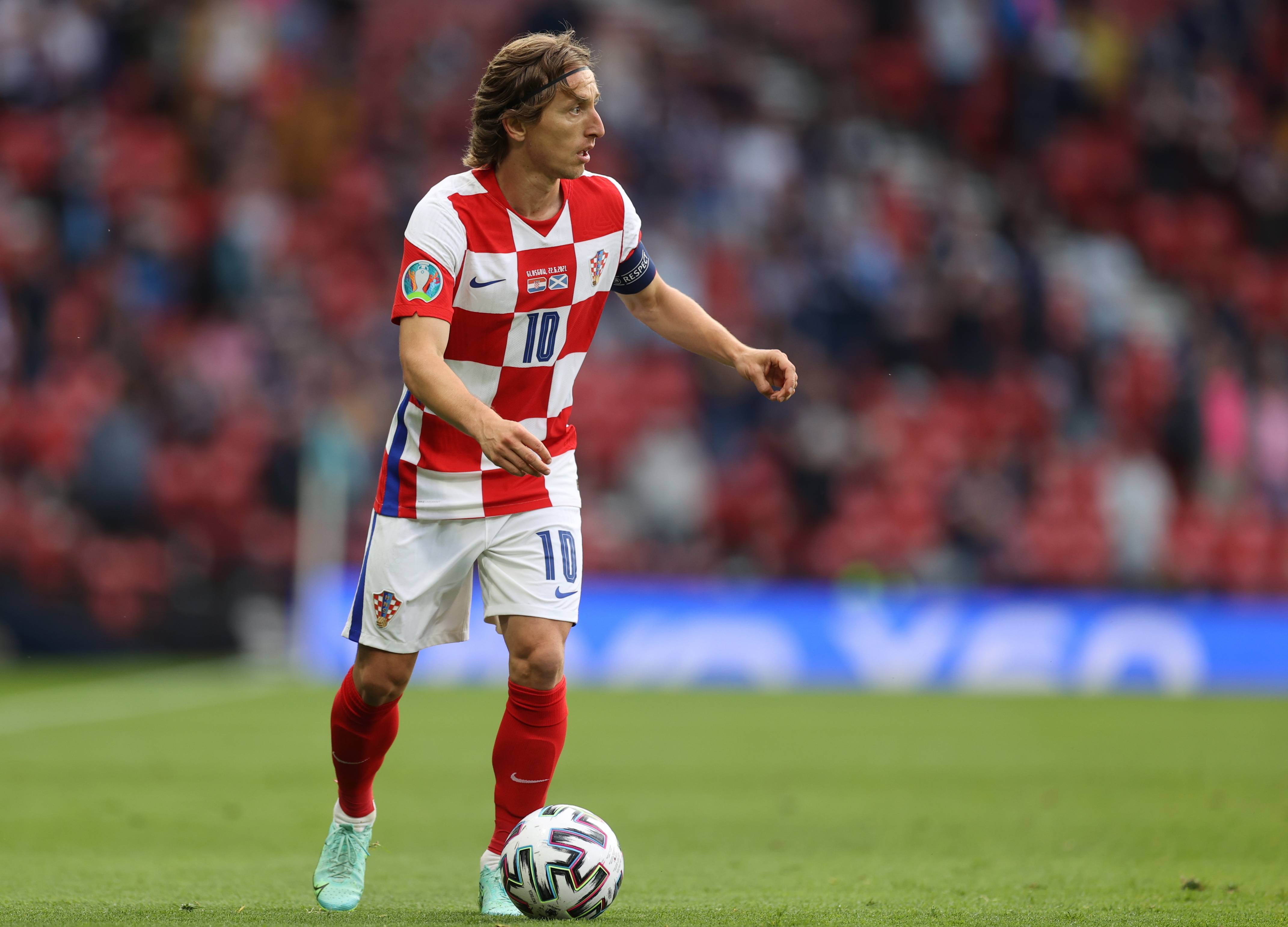 湖人询价奥科罗，拟用到期合同加克内克特筹码提升防守效率